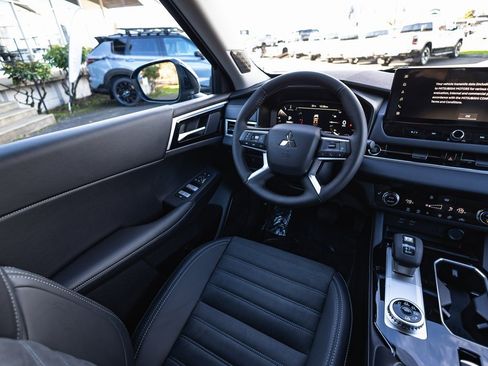 New 2026 Mitsubishi Outlander SE image 23
