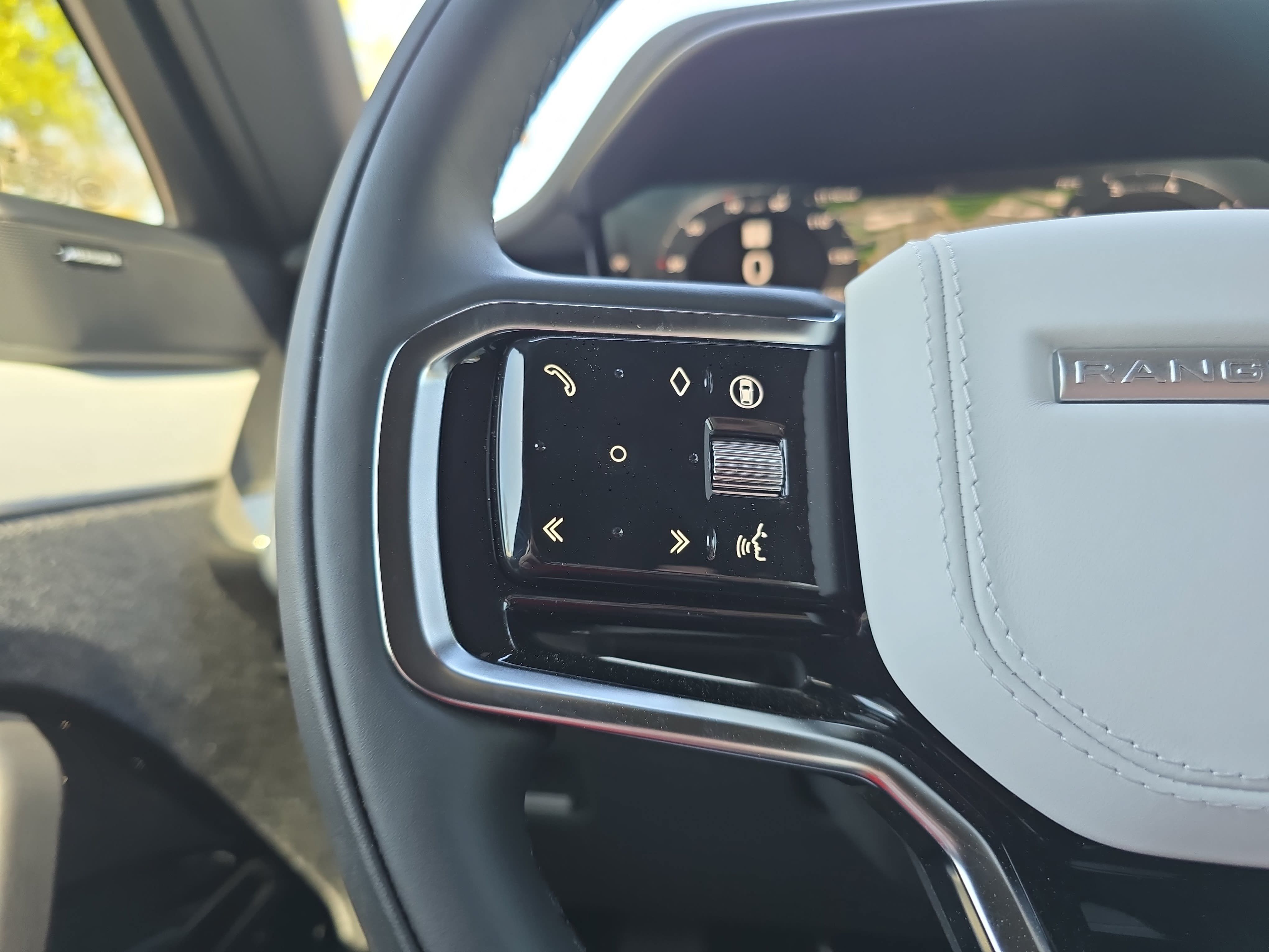 New 2026 Land Rover Range Rover Sport SE AWD/4WD image 17
