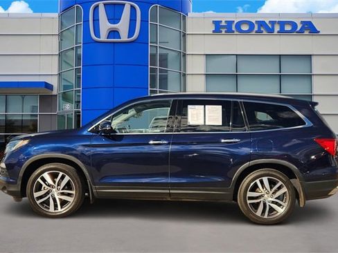 Certified 2018 Honda Pilot Touring image 3