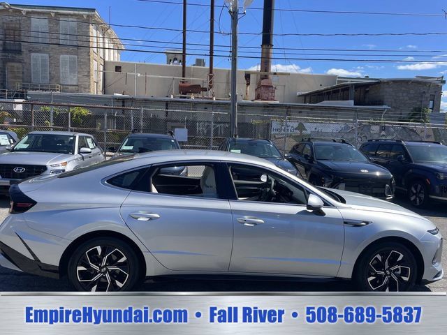 Used 2025 Hyundai Sonata SEL FWD image 3