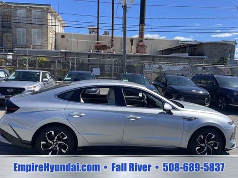 Used 2025 Hyundai Sonata SEL FWD image 3