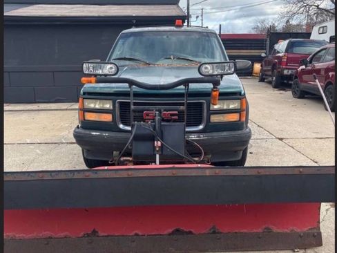 Used 1996 GMC Suburban 4WD image 4