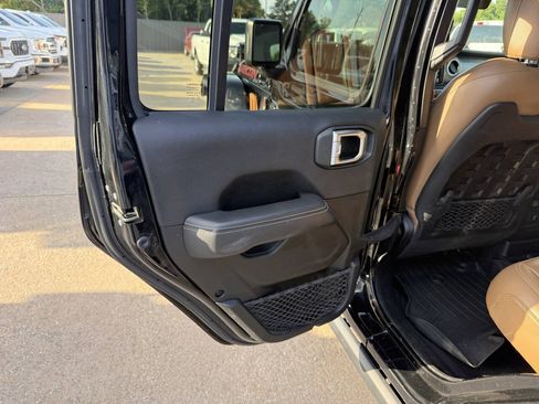 Used 2021 Jeep Wrangler Unlimited Rubicon AWD/4WD image 14