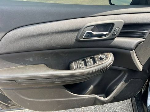 Used 2016 Chevrolet Malibu LT FWD image 16
