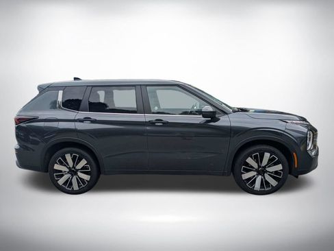 Used 2025 Mitsubishi Outlander SE FWD image 2