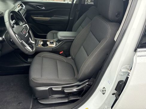 Used 2023 GMC Acadia SLE image 12