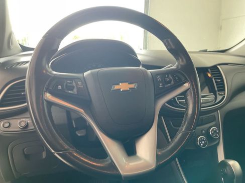 Used 2019 Chevrolet Trax LT w/ LT Convenience Package AWD/4WD image 14