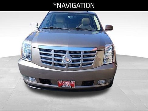 Used 2014 Cadillac Escalade Luxury image 3