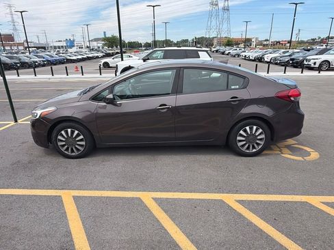 Used 2018 Kia Forte LX w/ LX Popular Package FWD image 2