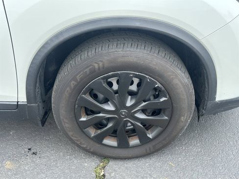 Used 2016 Nissan Rogue S w/ Appearance Package image 27