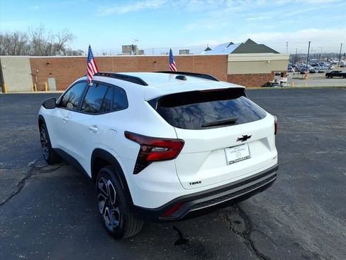 Used 2025 Chevrolet Trax RS w/ Driver Confidence Package image 5