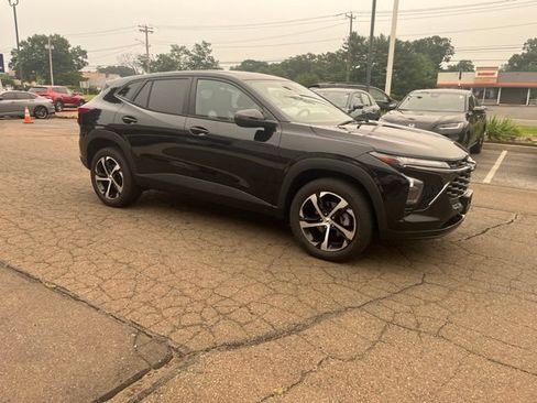 Used 2024 Chevrolet Trax RS w/ Driver Confidence Package FWD image 21