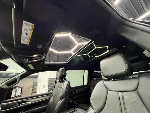 Used 2023 Jeep Wagoneer Series II image 14