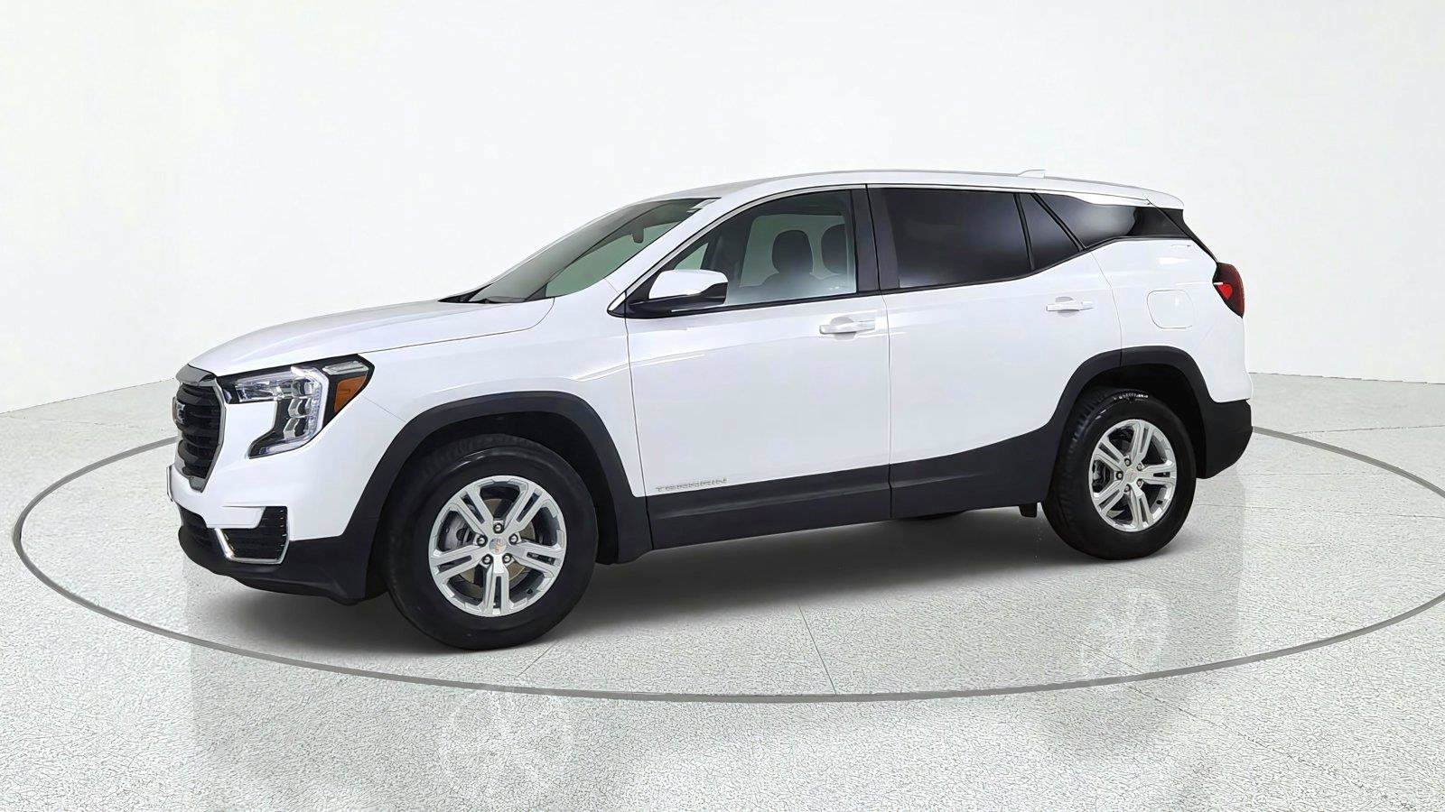 Used 2024 GMC Terrain SLE w/ LPO, Floor Liner Package AWD/4WD image 3