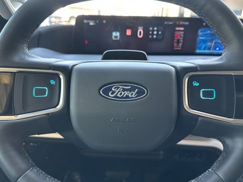 Used 2025 Ford Expedition Active AWD/4WD image 25