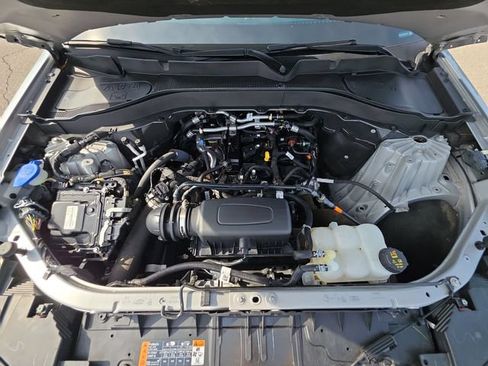 Used 2024 Ford Explorer XLT w/ Equipment Group 202A RWD image 33