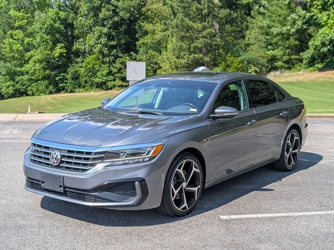 Used 2020 Volkswagen Passat 2.0T R-Line FWD image 5