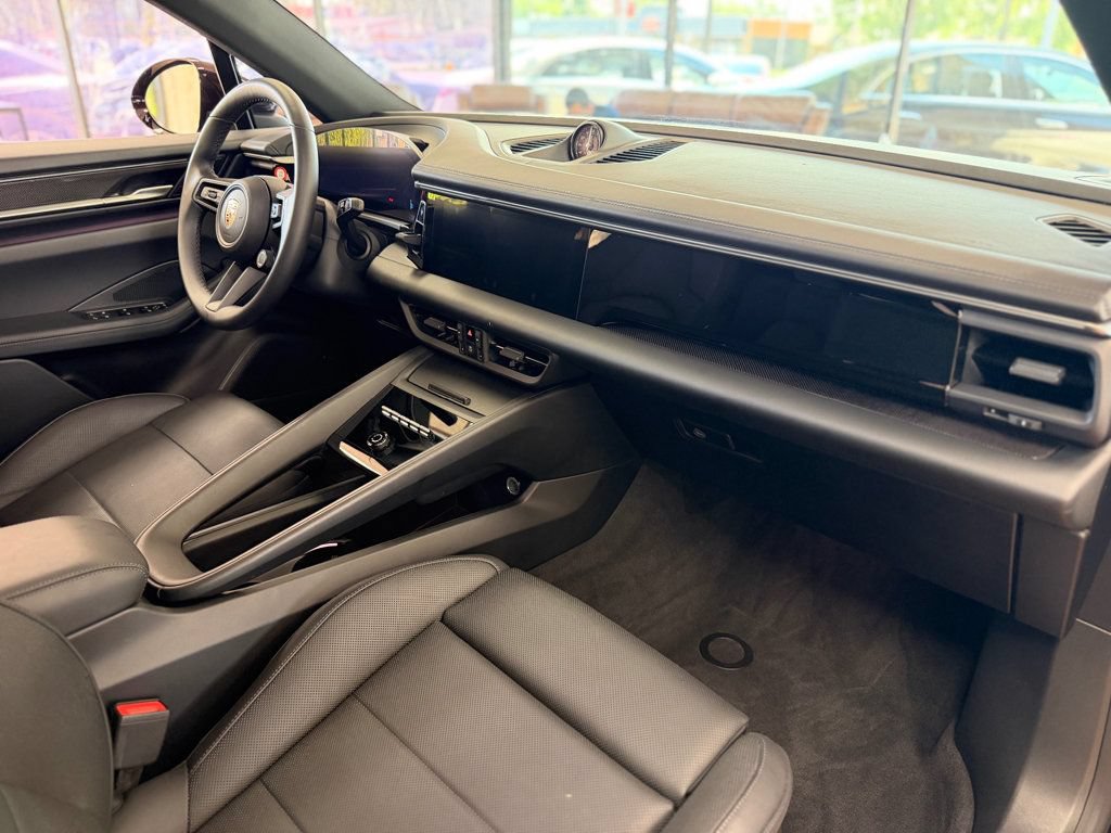 Used 2025 Porsche Macan Electric RWD image 20