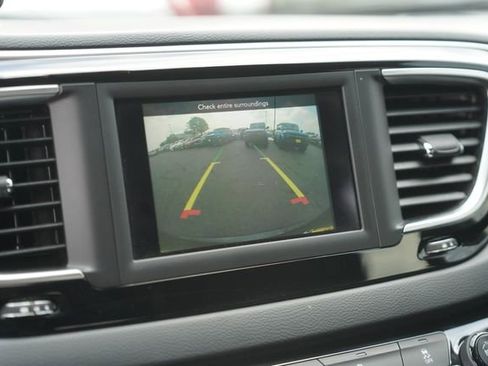 Used 2019 Chrysler Pacifica Touring Plus w/ S Appearance Package FWD image 30