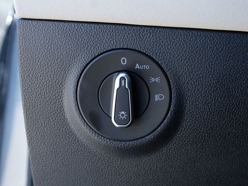 New 2026 Volkswagen Taos SE FWD image 22