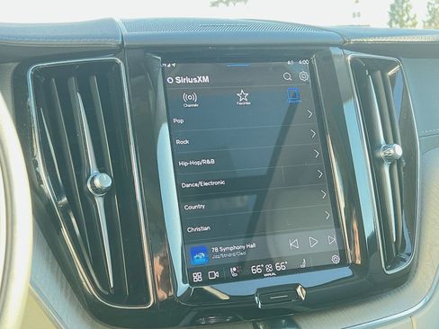 Used 2023 Volvo XC60 B5 Ultimate w/ Climate Package image 18