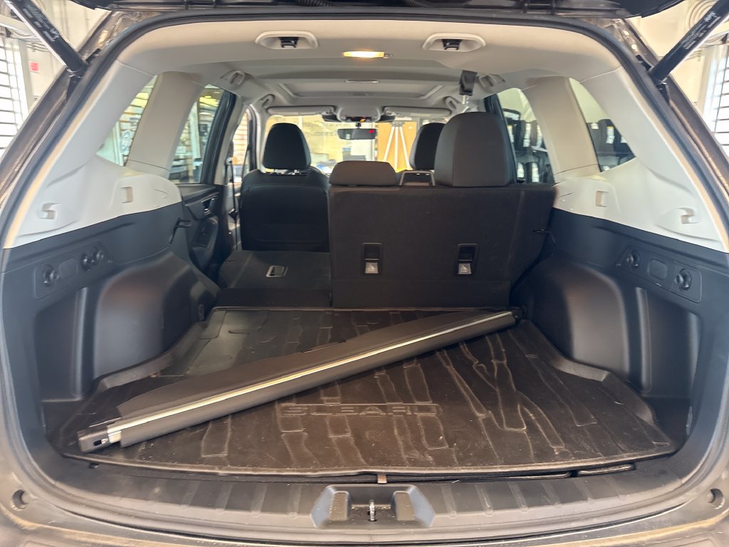 Used 2023 Subaru Forester Premium AWD/4WD image 3