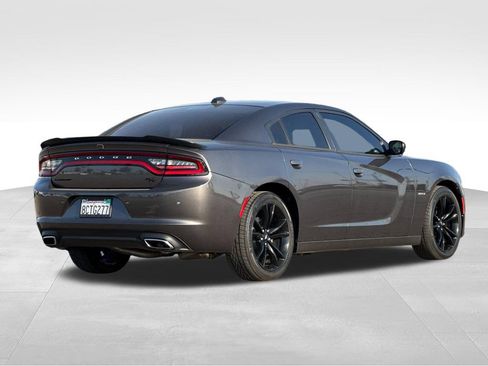 Used 2018 Dodge Charger R/T w/ Blacktop Package RWD image 5