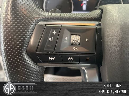 Used 2024 Mitsubishi Outlander FWD image 31