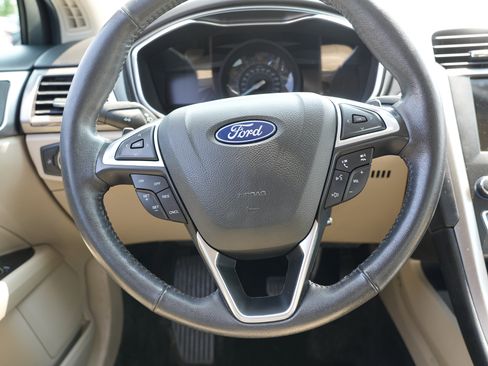 Used 2018 Ford Fusion SE w/ Fusion SE Technology Package FWD image 26