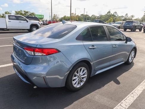Used 2021 Toyota Corolla LE w/ LE Convenience Package FWD image 4