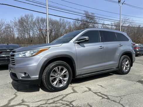 Used 2015 Toyota Highlander XLE image 1