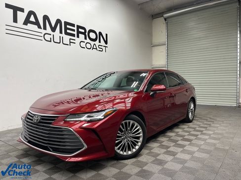 Used 2019 Toyota Avalon Limited image 2