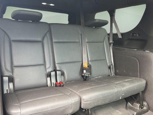 Used 2021 Chevrolet Suburban LT w/ LT Signature Package AWD/4WD image 17