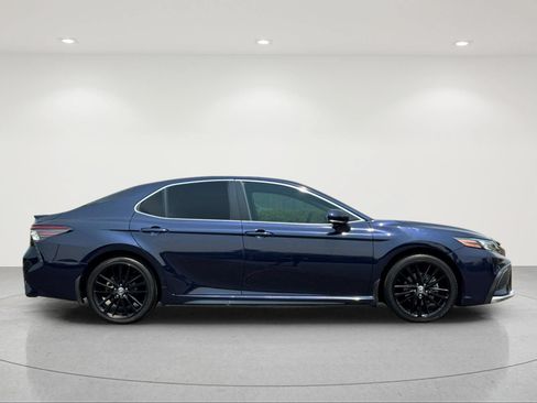 Used 2022 Toyota Camry XSE FWD image 6