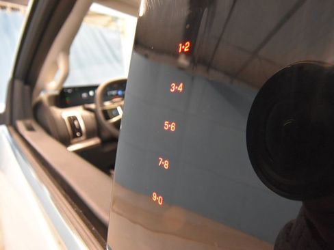 Used 2025 Ford Expedition Active image 4