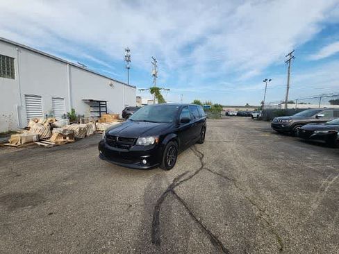 Used 2017 Dodge Grand Caravan GT FWD image 2