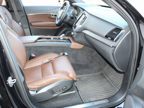 Used 2024 Volvo XC90 B6 Ultimate w/ Protection Package Premier image 19