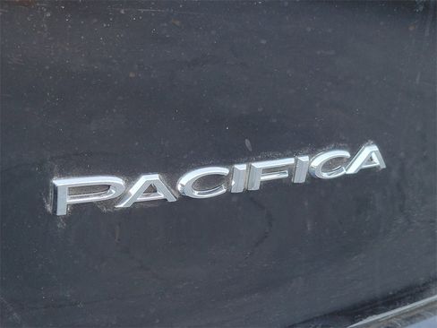 New 2026 Chrysler Pacifica Select image 21