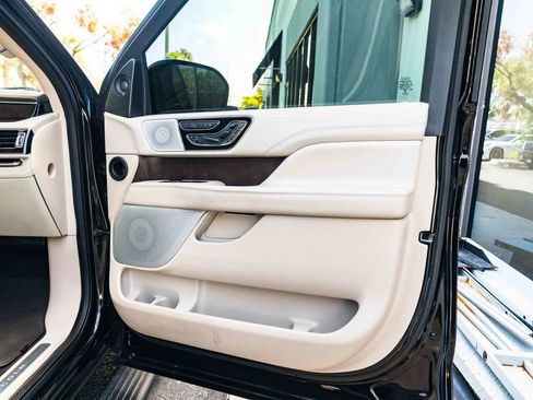 Used 2018 Lincoln Navigator Reserve w/ Technology Package AWD/4WD image 38