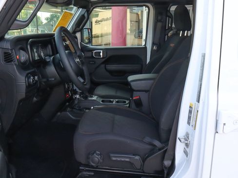 Used 2026 Jeep Gladiator Mojave AWD/4WD image 8