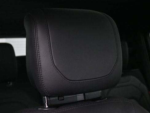 Used 2023 Land Rover Defender 130 X image 18