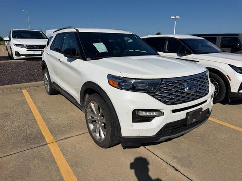 Used 2021 Ford Explorer Platinum w/ Equipment Group 601A AWD/4WD image 2