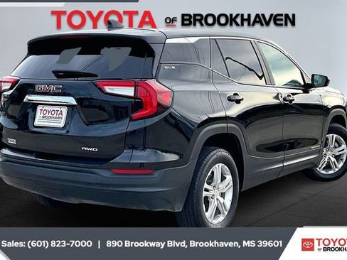 Used 2024 GMC Terrain SLE image 11