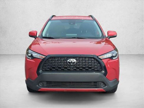 Used 2022 Toyota Corolla Cross LE image 2