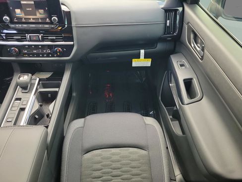 New 2025 Nissan Pathfinder SV image 18