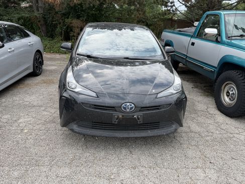 Used 2019 Toyota Prius LE FWD image 3
