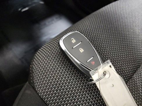 Used 2020 Chevrolet Traverse LS image 32