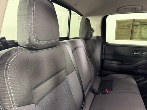 Used 2025 Nissan Frontier SV RWD image 33