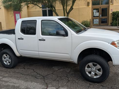 Used 2012 Nissan Frontier SV image 7