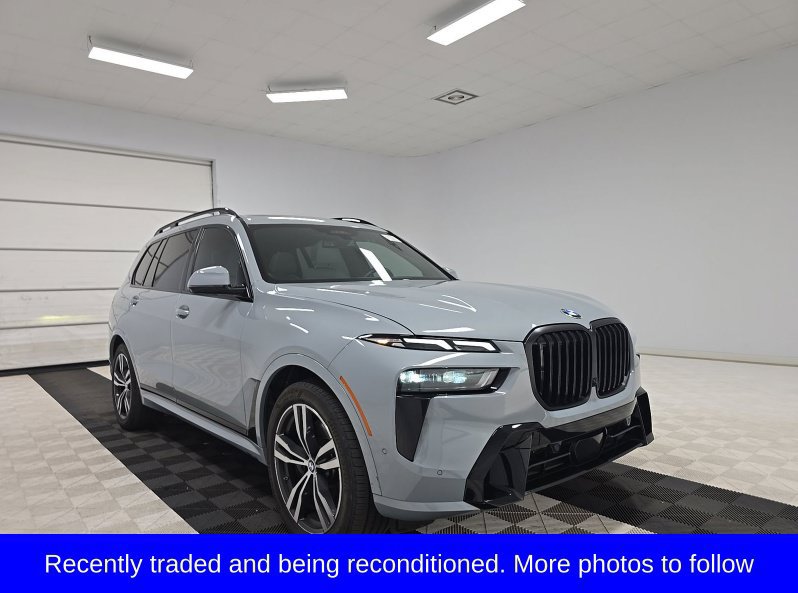 Used 2024 BMW X7 xDrive40i w/ M Sport Package AWD/4WD image 1